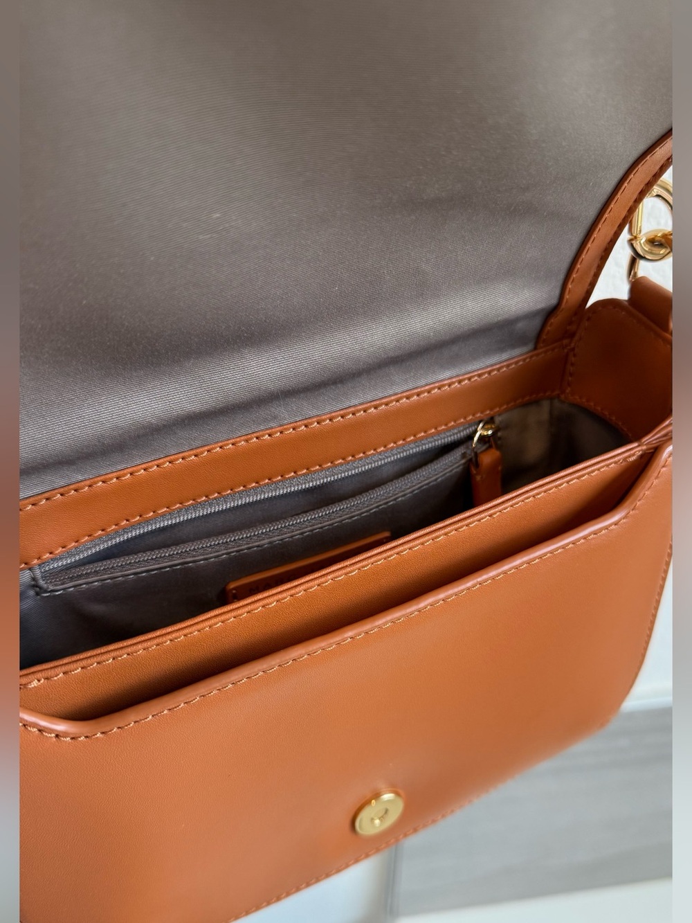 MARC JACOBS Messenger Crossbody
Bag in Smoked Almond - Picture 6 of 15